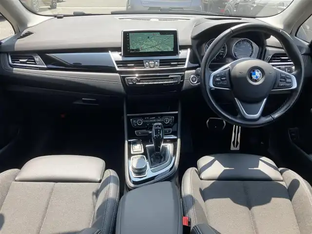 ＢＭＷ ２１８ｉ グランツアラー スポーツ 熊本県 2018(平30)年 4.7万km アルピンホワイトⅢ ・スマートキー/・プッシュスタート/・インテリジェントセーフティ/・パーキングアシスト/・PDC自動起動/・クルーズコントロール(追従式)/・ハーフレザーシート/・前席シートヒーター /・純正HDDナビ/　【DVD・Bluetooth・USB・MSV】/・バックカメラ/・ETC/・ドライブレコーダー(前方録画)/・LEDヘッドランプ/・LEDフォグランプ/・純正マット