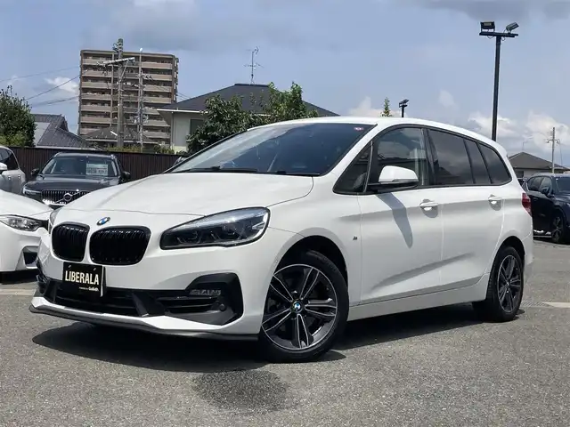 ＢＭＷ ２１８ｉ グランツアラー スポーツ 熊本県 2018(平30)年 4.7万km アルピンホワイトⅢ ・スマートキー/・プッシュスタート/・インテリジェントセーフティ/・パーキングアシスト/・PDC自動起動/・クルーズコントロール(追従式)/・ハーフレザーシート/・前席シートヒーター /・純正HDDナビ/　【DVD・Bluetooth・USB・MSV】/・バックカメラ/・ETC/・ドライブレコーダー(前方録画)/・LEDヘッドランプ/・LEDフォグランプ/・純正マット