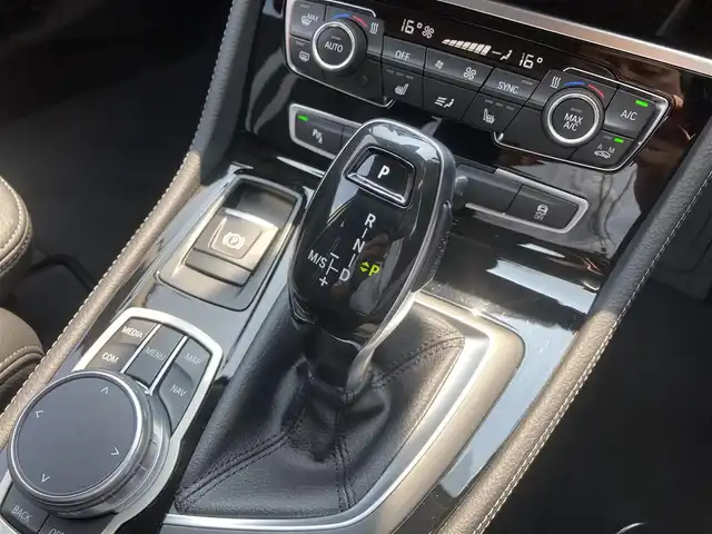 ＢＭＷ ２１８ｉ グランツアラー スポーツ 熊本県 2018(平30)年 4.7万km アルピンホワイトⅢ ・スマートキー/・プッシュスタート/・インテリジェントセーフティ/・パーキングアシスト/・PDC自動起動/・クルーズコントロール(追従式)/・ハーフレザーシート/・前席シートヒーター /・純正HDDナビ/　【DVD・Bluetooth・USB・MSV】/・バックカメラ/・ETC/・ドライブレコーダー(前方録画)/・LEDヘッドランプ/・LEDフォグランプ/・純正マット