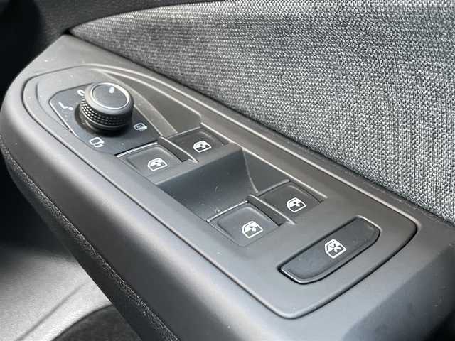 フォルクスワーゲン ＶＷ ゴルフ TDI アクティブアドバンス 鹿児島県 2023(令5)年 1.8万km 黒 ワンオーナー /純正ナビ/バックカメラ/Bluetoothオーディオ/前後ドライブレコーダー/追従型クルーズコントロール/前席シートヒーター/ステアリングヒーター/レーンキープアシスト/リヤトラフィックアラート/サイドアシスト/ETC2.0/コーナーセンサー/プッシュスタート/スマートキー/USB端子/アイドリングストップ/新車時保証書/取扱説明書/記録簿R6.R7あり