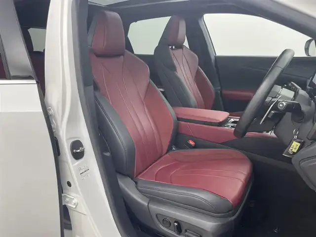 レクサス ＲＸ 350 Fスポーツ 埼玉県 2024(令6)年 2.2万km ホワイトノーヴァガラスフレーク パノラマルーフ　メーカーナビ　パノラミックビューモニター　ＢＳＭ　ＨＵＤ　赤ハーフレザー　デジタルインナーミラー　ビルトインＥＴＣ２．０　メモリシート　ステアリングヒーター　オレンジブレーキャリパー