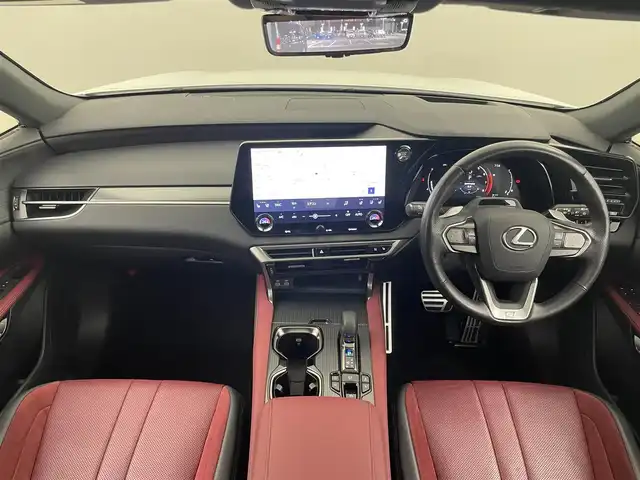 レクサス ＲＸ 350 Fスポーツ 埼玉県 2024(令6)年 2.2万km ホワイトノーヴァガラスフレーク パノラマルーフ　メーカーナビ　パノラミックビューモニター　ＢＳＭ　ＨＵＤ　赤ハーフレザー　デジタルインナーミラー　ビルトインＥＴＣ２．０　メモリシート　ステアリングヒーター　オレンジブレーキャリパー