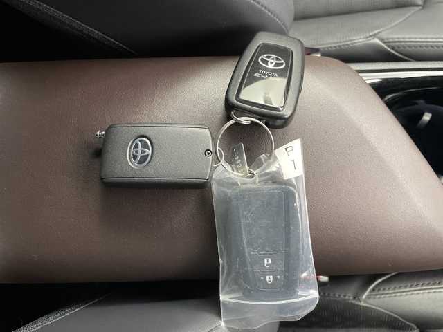 トヨタ Ｃ－ＨＲ G－T 道央・札幌 2017(平29)年 3.8万km センシュアルレッドマイカ ・４WD/ターボ/寒冷地仕様/・トヨタセーフティセンス/・プリクラッシュセーフティ/・レーダークルーズコントロール/・純正9インチディーラーOPナビ/・DVD.CD.SD.Bluetooth.フルセグ/・バックカメラ/・レザーシート/D.N席シートヒーター/・ブラインドスポットモニター/・LEDライト/オートハイビーム/・ドライブレコーダー/・ビルトインETC/・スマートキー/プッシュスタート