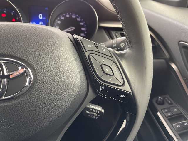 トヨタ Ｃ－ＨＲ G－T 道央・札幌 2017(平29)年 3.8万km センシュアルレッドマイカ ・４WD/ターボ/寒冷地仕様/・トヨタセーフティセンス/・プリクラッシュセーフティ/・レーダークルーズコントロール/・純正9インチディーラーOPナビ/・DVD.CD.SD.Bluetooth.フルセグ/・バックカメラ/・レザーシート/D.N席シートヒーター/・ブラインドスポットモニター/・LEDライト/オートハイビーム/・ドライブレコーダー/・ビルトインETC/・スマートキー/プッシュスタート