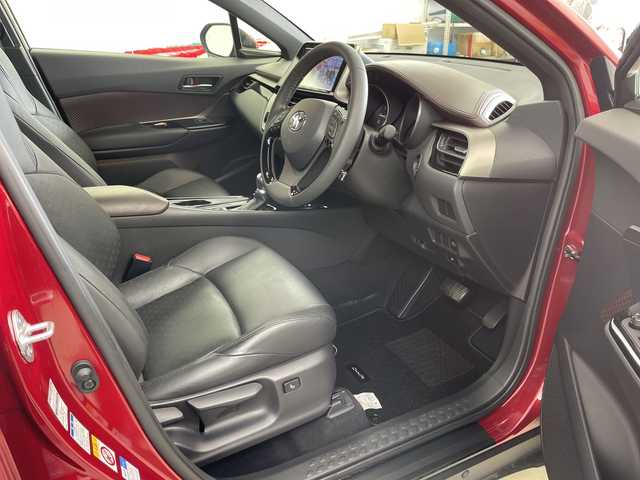 トヨタ Ｃ－ＨＲ G－T 道央・札幌 2017(平29)年 3.8万km センシュアルレッドマイカ ・４WD/ターボ/寒冷地仕様/・トヨタセーフティセンス/・プリクラッシュセーフティ/・レーダークルーズコントロール/・純正9インチディーラーOPナビ/・DVD.CD.SD.Bluetooth.フルセグ/・バックカメラ/・レザーシート/D.N席シートヒーター/・ブラインドスポットモニター/・LEDライト/オートハイビーム/・ドライブレコーダー/・ビルトインETC/・スマートキー/プッシュスタート