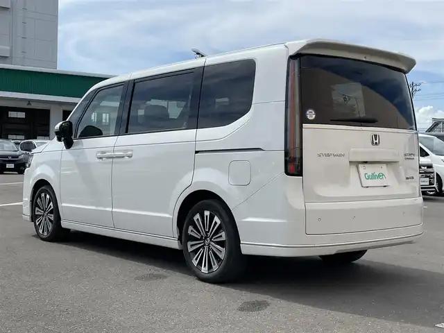 ホンダ ステップワゴン スパーダ eHEV プレミアムライン 東京都 2023(令5)年 3.1万km プラチナホワイトパール 純正11.4型ホンダコネクトナビ＆地デジ/・BluetoothＡｕｄｉｏ/USB/・AppleCarPlay＆AndroidAuto/・ＣＤ/DVD再生可/ＬＥＤヘッドライト/マルチビューカメラ/ホンダセンシング/（安全運転支援システム）/・衝突軽減ブレーキ/・後方誤発進抑制機能/・歩行者事故低減ステアリング/・渋滞追従機能付きアダプティブクルーズコントロール/・車線維持支援システム/・先行車発進お知らせ機能/・オートハイビーム/・誤発進抑制機能/・近距離衝突軽減ブレーキ/・路外逸脱抑制機能/・標識認識機能/ブラインドスポット/パーキングセンサー/シートヒーター/両側電動スライドドア/パワーバックドア/ETC/スマートキー