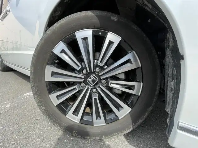 ホンダ ステップワゴン スパーダ eHEV プレミアムライン 東京都 2023(令5)年 3.1万km プラチナホワイトパール 純正11.4型ホンダコネクトナビ＆地デジ/・BluetoothＡｕｄｉｏ/USB/・AppleCarPlay＆AndroidAuto/・ＣＤ/DVD再生可/ＬＥＤヘッドライト/マルチビューカメラ/ホンダセンシング/（安全運転支援システム）/・衝突軽減ブレーキ/・後方誤発進抑制機能/・歩行者事故低減ステアリング/・渋滞追従機能付きアダプティブクルーズコントロール/・車線維持支援システム/・先行車発進お知らせ機能/・オートハイビーム/・誤発進抑制機能/・近距離衝突軽減ブレーキ/・路外逸脱抑制機能/・標識認識機能/ブラインドスポット/パーキングセンサー/シートヒーター/両側電動スライドドア/パワーバックドア/ETC/スマートキー