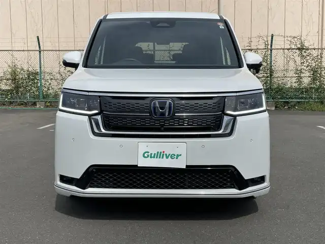 ホンダ ステップワゴン スパーダ eHEV プレミアムライン 東京都 2023(令5)年 3.1万km プラチナホワイトパール 純正11.4型ホンダコネクトナビ＆地デジ/・BluetoothＡｕｄｉｏ/USB/・AppleCarPlay＆AndroidAuto/・ＣＤ/DVD再生可/ＬＥＤヘッドライト/マルチビューカメラ/ホンダセンシング/（安全運転支援システム）/・衝突軽減ブレーキ/・後方誤発進抑制機能/・歩行者事故低減ステアリング/・渋滞追従機能付きアダプティブクルーズコントロール/・車線維持支援システム/・先行車発進お知らせ機能/・オートハイビーム/・誤発進抑制機能/・近距離衝突軽減ブレーキ/・路外逸脱抑制機能/・標識認識機能/ブラインドスポット/パーキングセンサー/シートヒーター/両側電動スライドドア/パワーバックドア/ETC/スマートキー