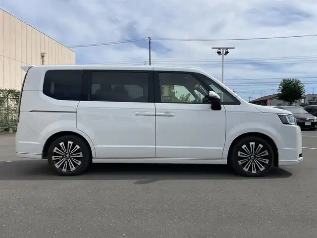 ホンダ ステップワゴン スパーダ eHEV プレミアムライン 東京都 2023(令5)年 3.1万km プラチナホワイトパール 純正11.4型ホンダコネクトナビ＆地デジ/・BluetoothＡｕｄｉｏ/USB/・AppleCarPlay＆AndroidAuto/・ＣＤ/DVD再生可/ＬＥＤヘッドライト/マルチビューカメラ/ホンダセンシング/（安全運転支援システム）/・衝突軽減ブレーキ/・後方誤発進抑制機能/・歩行者事故低減ステアリング/・渋滞追従機能付きアダプティブクルーズコントロール/・車線維持支援システム/・先行車発進お知らせ機能/・オートハイビーム/・誤発進抑制機能/・近距離衝突軽減ブレーキ/・路外逸脱抑制機能/・標識認識機能/ブラインドスポット/パーキングセンサー/シートヒーター/両側電動スライドドア/パワーバックドア/ETC/スマートキー