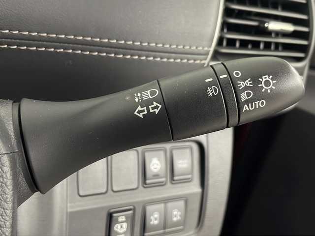 日産 セレナ e－パワー ハイウェイスター V 埼玉県 2018(平30)年 3.5万km マルーンレッド 純正９インチナビ　MM517D-L/全方位カメラ/両側パワースライドドア/前方ドライブレコーダー/ハンドルヒーター/クルーズコントロール/エマージェンシーブレーキ/パーキングアシスト/コーナーセンサー/レーンキープアシスト/横滑り防止装置/社外ビルトインＥＴＣ/前席シートヒーター　/衝突軽減ブレーキ/ロールサンシェード/純正フロアマット/純正アルミホイール