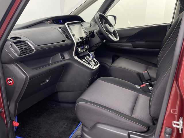 日産 セレナ e－パワー ハイウェイスター V 埼玉県 2018(平30)年 3.5万km マルーンレッド 純正９インチナビ　MM517D-L/全方位カメラ/両側パワースライドドア/前方ドライブレコーダー/ハンドルヒーター/クルーズコントロール/エマージェンシーブレーキ/パーキングアシスト/コーナーセンサー/レーンキープアシスト/横滑り防止装置/社外ビルトインＥＴＣ/前席シートヒーター　/衝突軽減ブレーキ/ロールサンシェード/純正フロアマット/純正アルミホイール