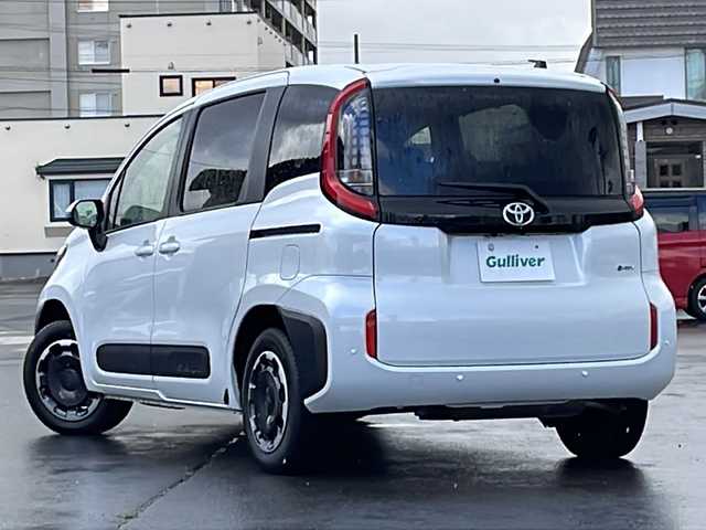 トヨタ シエンタ ハイブリッド Z 道北・旭川 2024(令6)年 0.8万km プラチナホワイトパールマイカ /4WD//禁煙車//寒冷地仕様//純正ディスプレイオーディオプラス//BT/USB/フルセグ//パノラミックビューモニター//トヨタセーフティセンス//PCS/LDA/ACC/BSM/PDA/PKSB/RSA//クリアランスソナー//両側パワースライドドア//オートハイビーム//オートライト//LEDヘッドライト//ビルトインETC//オートリトラミラー//フロントデアイサー//サンシェード//ミラーヒーター//純正フロアマット