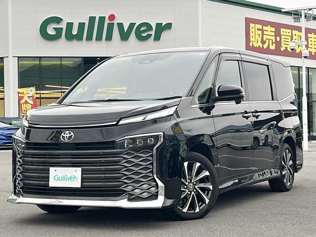 トヨタ ヴォクシー S－Z 長野県 2024(令6)年 2.4万km アティチュードブラックマイカ ディスプレイオーディオプラス/・コネクティッドナビ対応10.5インチディスプレイオーディオ/（USB/HDMI/DVD)/フルセグTV/BluetoothAudio/ビルトインETC2.0/セーフティセンス/・プリクラッシュセーフティ/・レーントレーシングアシスト/・レーンディパーチャーアラート/・レーダークルーズコントロール/・オートマチックハイビーム/・ロードサインアシスト/・ドライバー異常時対応システム/・プロアクティブドライビングアシスト/・発進遅れ告知機能/・パーキングサポートブレーキ/・ブラインドスポットモニター/バックカメラ/アルパインデジタルインナーミラー/（前後ドライブレコーダー機能搭載）/両側パワースライドドア/ハーフレザーシート/シートヒーター（D・N席）/革巻きステアリング/ステアリングスイッチ/電動パーキングブレーキ/ブレーキホールド/プロジェクター式LEDヘッドライト/オートライト/スマートキー/Pスタート/電動格納ミラー/純正17インチAW/純正フロアマット/ドアバイザー