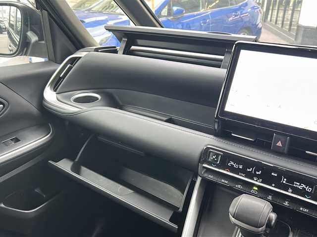 トヨタ ヴォクシー S－Z 長野県 2024(令6)年 2.4万km アティチュードブラックマイカ ディスプレイオーディオプラス/・コネクティッドナビ対応10.5インチディスプレイオーディオ/（USB/HDMI/DVD)/フルセグTV/BluetoothAudio/ビルトインETC2.0/セーフティセンス/・プリクラッシュセーフティ/・レーントレーシングアシスト/・レーンディパーチャーアラート/・レーダークルーズコントロール/・オートマチックハイビーム/・ロードサインアシスト/・ドライバー異常時対応システム/・プロアクティブドライビングアシスト/・発進遅れ告知機能/・パーキングサポートブレーキ/・ブラインドスポットモニター/バックカメラ/アルパインデジタルインナーミラー/（前後ドライブレコーダー機能搭載）/両側パワースライドドア/ハーフレザーシート/シートヒーター（D・N席）/革巻きステアリング/ステアリングスイッチ/電動パーキングブレーキ/ブレーキホールド/プロジェクター式LEDヘッドライト/オートライト/スマートキー/Pスタート/電動格納ミラー/純正17インチAW/純正フロアマット/ドアバイザー