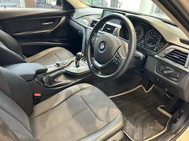 ＢＭＷ ３２０ｉ ツーリング 大阪府 2014(平26)年 5.9万km ゴールド 純正ナビ/バックカメラ/純正17インチAW/HIDヘッドライト/クリアランスソナー/ルーフレール/ハーフ革/パワーシート/Dシートメモリ/クルコン
