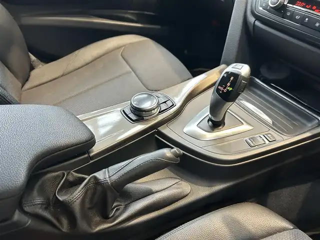 ＢＭＷ ３２０ｉ ツーリング 大阪府 2014(平26)年 5.9万km ゴールド 純正ナビ/バックカメラ/純正17インチAW/HIDヘッドライト/クリアランスソナー/ルーフレール/ハーフ革/パワーシート/Dシートメモリ/クルコン