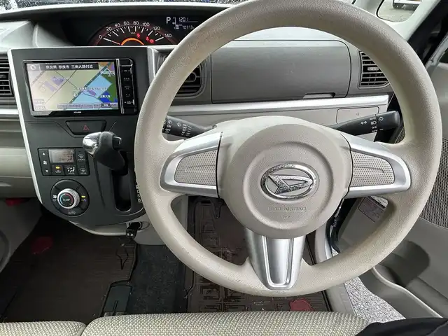 ダイハツ タント X 大分県 2014(平26)年 7.1万km ブライトシルバーメタリック ・1オーナー/・両側パワスラ/・純正ディーラーナビ(AVN-Z03iW)/BT/TV/DS//・ETC/・ドラレコ/・純正フロアマット/・電格ミラー/・オートLEDライト/・Pウィンドウ/・保証書・取説付