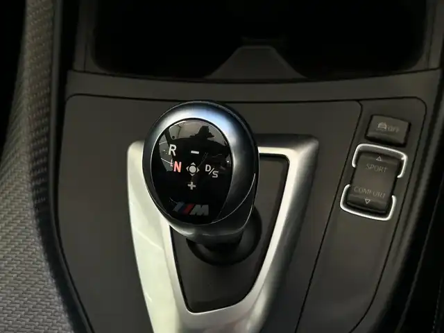 ＢＭＷ Ｍ２ 埼玉県 2016(平28)年 4.1万km サファイアブラックP ・外部検査済み/・登録時走行40734km/・車検R9年9月29日まで/・直列6気筒Mツインパワー・ターボ・エンジン/・純正ナビゲーション/・バックカメラ/・CD/DVD/Bluetooth/・クルーズコントロール/・純正19インチアルミホイール/・黒レザーシート/・シートヒーター/・パドルシフト/・スマートドアロック/・プッシュスタート/・HIDヘッドライト/・スペアキー/・アイドリングストップ/・スリップコントロール