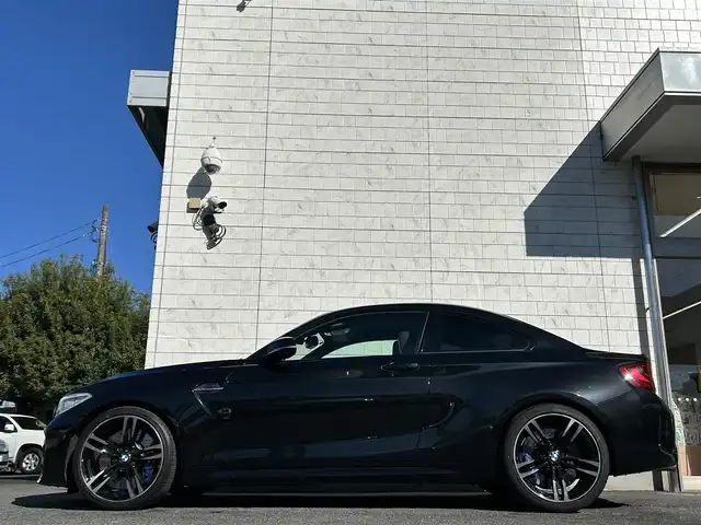 ＢＭＷ Ｍ２ 埼玉県 2016(平28)年 4.1万km サファイアブラックP ・外部検査済み/・登録時走行40734km/・車検R9年9月29日まで/・直列6気筒Mツインパワー・ターボ・エンジン/・純正ナビゲーション/・バックカメラ/・CD/DVD/Bluetooth/・クルーズコントロール/・純正19インチアルミホイール/・黒レザーシート/・シートヒーター/・パドルシフト/・スマートドアロック/・プッシュスタート/・HIDヘッドライト/・スペアキー/・アイドリングストップ/・スリップコントロール