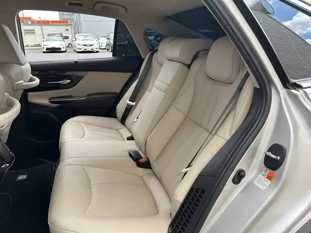 トヨタ クラウン ハイブリッド G－エグゼクティブ 大阪府 2018(平30)年 3.8万km プレシャスシルバー 純正メモリナビ/（フルセグ/BT/CD/DVD）/バックカメラ/レーダークルーズコントロール/レーンキープアシスト/パドルシフト/プリクラッシュセーフティ/ブラインドスポットモニター/レザーシート（ベージュ）/前席パワーシート/エアーシート/全席シートヒーター/ハンドルヒーター/社外19インチAW（TWS）/デジタルインナーミラー型ドラレコ/後席サンシェード/ETC2.0/保証書/取扱説明書/スペアキー