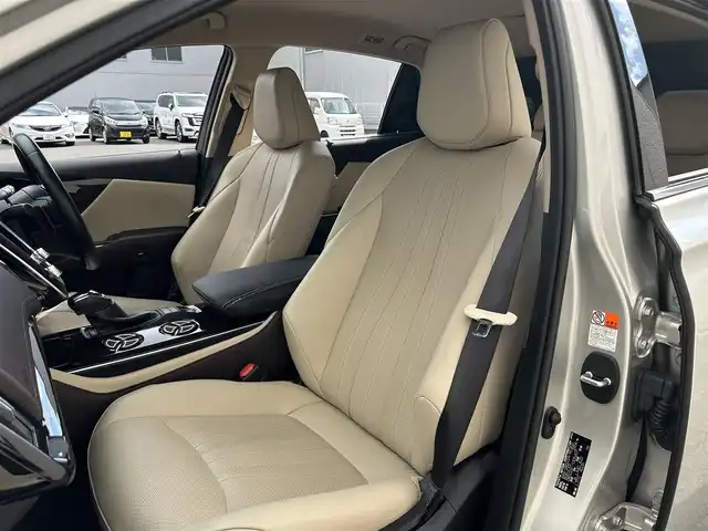 トヨタ クラウン ハイブリッド G－エグゼクティブ 大阪府 2018(平30)年 3.8万km プレシャスシルバー 純正メモリナビ/（フルセグ/BT/CD/DVD）/バックカメラ/レーダークルーズコントロール/レーンキープアシスト/パドルシフト/プリクラッシュセーフティ/ブラインドスポットモニター/レザーシート（ベージュ）/前席パワーシート/エアーシート/全席シートヒーター/ハンドルヒーター/社外19インチAW（TWS）/デジタルインナーミラー型ドラレコ/後席サンシェード/ETC2.0/保証書/取扱説明書/スペアキー