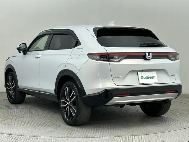 ホンダ ヴェゼル ハイブリッド e:HEV Z 道央・札幌 2021(令3)年 2.5万km プレミアムサンライトホワイトパール ・ワンオーナー/・４WD/・コンフォートビューパッケージ/・メーカー9インチディスプレイオーディオ/・ナビ/TVキット/BT/USB/スマホ連携/・バックカメラ/・ビルトインETC2.0/・前後ドライブレコーダー/・置くだけ充電/・ホンダセンシング/・衝突軽減ブレーキ/・レーンキープアシスト/・アダプティブクルーズコントロール/・クリアランスソナー/・ブラインドスポットモニター/・ヒルディセントアシストコントロール/・ドライブモードスイッチ/・アダプティプドライビングビーム/・LEDヘッドライト/・ハーフレザーシート/・前席シートヒーター/・ステアリングヒーター/・パワーバックドア/・純正１８インチAW/・純正フロアマット/・スマートキー/・スペアキー/・取扱説明書/・保証書
