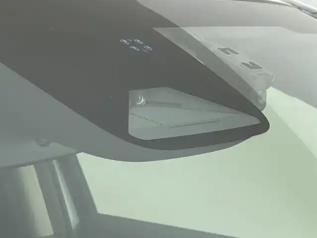 ホンダ ヴェゼル ハイブリッド e:HEV Z 道央・札幌 2021(令3)年 2.5万km プレミアムサンライトホワイトパール ・ワンオーナー/・４WD/・コンフォートビューパッケージ/・メーカー9インチディスプレイオーディオ/・ナビ/TVキット/BT/USB/スマホ連携/・バックカメラ/・ビルトインETC2.0/・前後ドライブレコーダー/・置くだけ充電/・ホンダセンシング/・衝突軽減ブレーキ/・レーンキープアシスト/・アダプティブクルーズコントロール/・クリアランスソナー/・ブラインドスポットモニター/・ヒルディセントアシストコントロール/・ドライブモードスイッチ/・アダプティプドライビングビーム/・LEDヘッドライト/・ハーフレザーシート/・前席シートヒーター/・ステアリングヒーター/・パワーバックドア/・純正１８インチAW/・純正フロアマット/・スマートキー/・スペアキー/・取扱説明書/・保証書