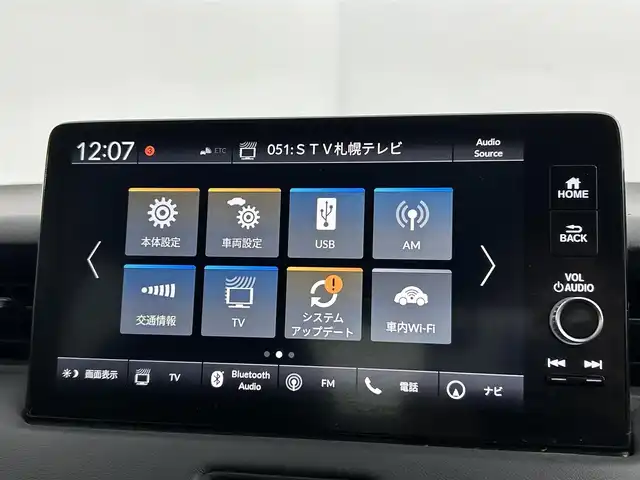 ホンダ ヴェゼル ハイブリッド e:HEV Z 道央・札幌 2021(令3)年 2.5万km プレミアムサンライトホワイトパール ・ワンオーナー/・４WD/・コンフォートビューパッケージ/・メーカー9インチディスプレイオーディオ/・ナビ/TVキット/BT/USB/スマホ連携/・バックカメラ/・ビルトインETC2.0/・前後ドライブレコーダー/・置くだけ充電/・ホンダセンシング/・衝突軽減ブレーキ/・レーンキープアシスト/・アダプティブクルーズコントロール/・クリアランスソナー/・ブラインドスポットモニター/・ヒルディセントアシストコントロール/・ドライブモードスイッチ/・アダプティプドライビングビーム/・LEDヘッドライト/・ハーフレザーシート/・前席シートヒーター/・ステアリングヒーター/・パワーバックドア/・純正１８インチAW/・純正フロアマット/・スマートキー/・スペアキー/・取扱説明書/・保証書