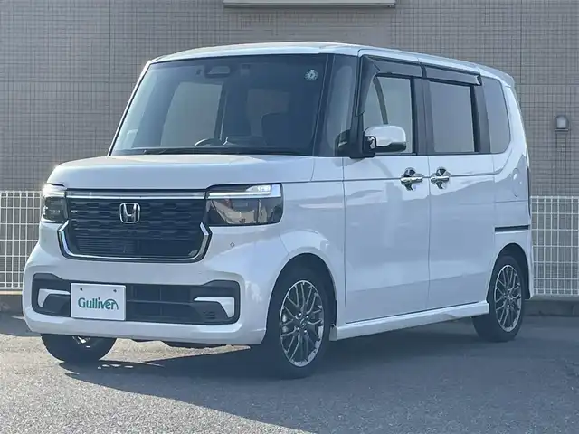 ホンダ Ｎ ＢＯＸ カスタム ターボ 山口県 2023(令5)年 0.4万km プラチナホワイトパール ワンオーナー /両側パワースライドドア/8型ナビ フルセグTV BT USB/バックカメラ/ナビ連動前後ドラレコ/2.0ETC/スマートキー 2個/コーナーセンサー/衝突被害軽減ブレーキ/レーンアシスト/レーダークルーズコントロール/オートマチックハイビーム/LEDオートヘッドライト/ハーフレザーシート/前席シートヒーター/革巻きステアリング/ステアリングリモコン/ハドルシフト/W サイド カーテン エアバッグ/保証書 取説/禁煙車