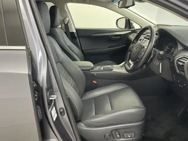 レクサス ＮＸ 300 Iパッケージ 埼玉県 2018(平30)年 4.2万km マーキュリーグレーマイカ 純正１０．１インチナビ　マルチビューモニター　黒レザー　ＢＳＭ　ビルトインＥＴＣ２．０　三眼ＬＥＤ　ステアリングヒーター　メモリシート　シートヒーター　レーダークルーズコントロール　オートライト　地デジＴＶ