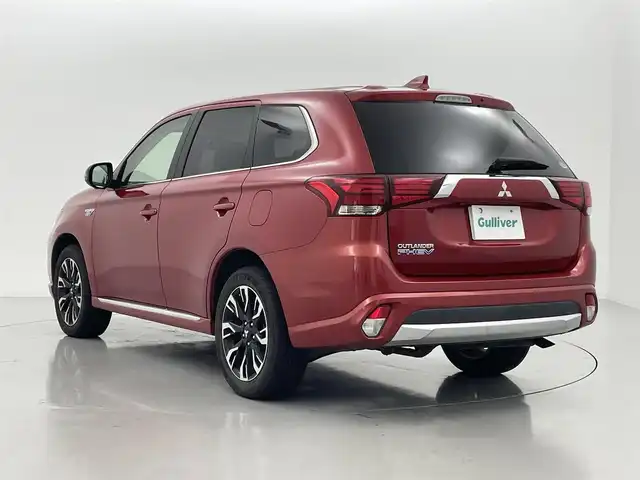 三菱 アウトランダー ＰＨＥＶ G セーフティパッケージ 熊本県 2015(平27)年 9.9万km レッドメタリック 禁煙車　/社外ナビ（ＣＤ・ＤＶＤ・フルセグ・ＢＴ・ＳＤ・ＵＳＢ）/全周囲カメラ　/社外前方ドライブレコーダー　/ＥＴＣ　/レーダークルーズコントロール　/前席シートヒーター　/運転席パワーシート　/衝突軽減ブレーキ/レーンキープアシスト/横滑り防止/ハーフレザーシート/純正フロアマット/純正１８インチAW/オートライト/LEDヘッドライト/フォグライト/スマートキー/プッシュスタート/保証書/取扱説明書