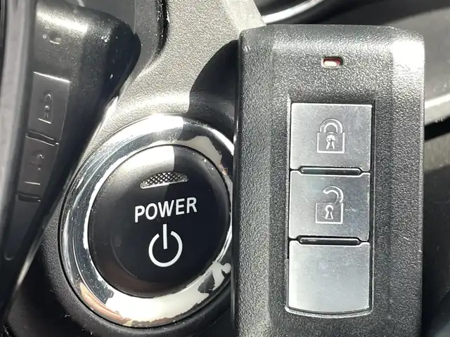三菱 アウトランダー ＰＨＥＶ G セーフティパッケージ 熊本県 2015(平27)年 9.9万km レッドメタリック 禁煙車　/社外ナビ（ＣＤ・ＤＶＤ・フルセグ・ＢＴ・ＳＤ・ＵＳＢ）/全周囲カメラ　/社外前方ドライブレコーダー　/ＥＴＣ　/レーダークルーズコントロール　/前席シートヒーター　/運転席パワーシート　/衝突軽減ブレーキ/レーンキープアシスト/横滑り防止/ハーフレザーシート/純正フロアマット/純正１８インチAW/オートライト/LEDヘッドライト/フォグライト/スマートキー/プッシュスタート/保証書/取扱説明書