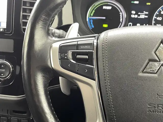 三菱 アウトランダー ＰＨＥＶ G セーフティパッケージ 熊本県 2015(平27)年 9.9万km レッドメタリック 禁煙車　/社外ナビ（ＣＤ・ＤＶＤ・フルセグ・ＢＴ・ＳＤ・ＵＳＢ）/全周囲カメラ　/社外前方ドライブレコーダー　/ＥＴＣ　/レーダークルーズコントロール　/前席シートヒーター　/運転席パワーシート　/衝突軽減ブレーキ/レーンキープアシスト/横滑り防止/ハーフレザーシート/純正フロアマット/純正１８インチAW/オートライト/LEDヘッドライト/フォグライト/スマートキー/プッシュスタート/保証書/取扱説明書