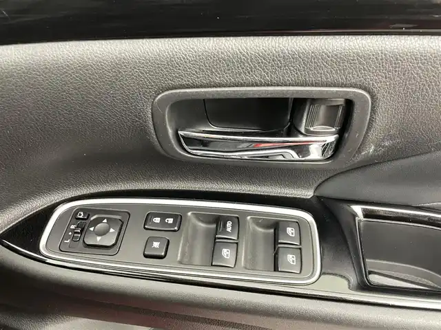 三菱 アウトランダー ＰＨＥＶ G セーフティパッケージ 熊本県 2015(平27)年 9.9万km レッドメタリック 禁煙車　/社外ナビ（ＣＤ・ＤＶＤ・フルセグ・ＢＴ・ＳＤ・ＵＳＢ）/全周囲カメラ　/社外前方ドライブレコーダー　/ＥＴＣ　/レーダークルーズコントロール　/前席シートヒーター　/運転席パワーシート　/衝突軽減ブレーキ/レーンキープアシスト/横滑り防止/ハーフレザーシート/純正フロアマット/純正１８インチAW/オートライト/LEDヘッドライト/フォグライト/スマートキー/プッシュスタート/保証書/取扱説明書