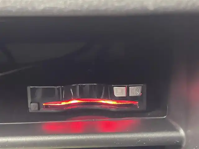 三菱 アウトランダー ＰＨＥＶ G セーフティパッケージ 熊本県 2015(平27)年 9.9万km レッドメタリック 禁煙車　/社外ナビ（ＣＤ・ＤＶＤ・フルセグ・ＢＴ・ＳＤ・ＵＳＢ）/全周囲カメラ　/社外前方ドライブレコーダー　/ＥＴＣ　/レーダークルーズコントロール　/前席シートヒーター　/運転席パワーシート　/衝突軽減ブレーキ/レーンキープアシスト/横滑り防止/ハーフレザーシート/純正フロアマット/純正１８インチAW/オートライト/LEDヘッドライト/フォグライト/スマートキー/プッシュスタート/保証書/取扱説明書