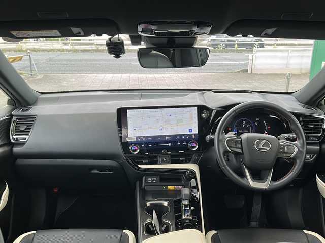 レクサス ＮＸ 250 バージョンL 愛知県 2023(令5)年 0.9万km グラファイトブラックガラスフレーク /禁煙//ワンオーナー//メーカーナビ//フルセグ/BT/USB/Miracast/FM/AM//バック/サイドカメラ//純正20AW//黒白レザーシート//パワーバックドア//革巻ステアリング//ステアリングスイッチ//ステアリングヒーター//パドルシフト//全席シートヒーター//前席ベンチレーション//ワイヤレス充電//ビルトインETC2.0//アイドリングストップ//クリアランスソナー//LDA/PKSB/BSM/安心降車サポート//RCTR/PADA/RSA/ACC//フロアマット//トノカバー//AC100V//type-C充電//360°ドライブレコーダー//Gスカッフプレート//三眼LEDヘッドライト//フォグ//ヘッドライトウォッシャー//オートハイビーム//オートリトラウィンカーミラー//電動パーキング//オートホールド//ドライブモード//ECO/NORMAL/SPORT//プッシュスタート//防眩ルームミラー//新車時保証書//取扱説明書//スマートキー//スマートスペアキー/カードキー