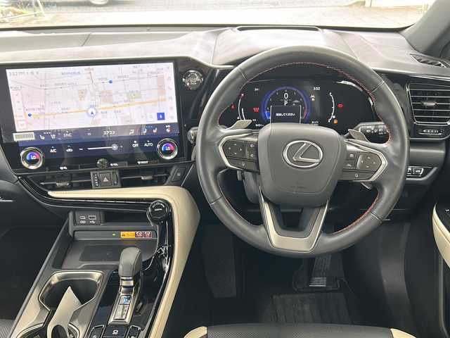 レクサス ＮＸ 250 バージョンL 愛知県 2023(令5)年 0.9万km グラファイトブラックガラスフレーク /禁煙//ワンオーナー//メーカーナビ//フルセグ/BT/USB/Miracast/FM/AM//バック/サイドカメラ//純正20AW//黒白レザーシート//パワーバックドア//革巻ステアリング//ステアリングスイッチ//ステアリングヒーター//パドルシフト//全席シートヒーター//前席ベンチレーション//ワイヤレス充電//ビルトインETC2.0//アイドリングストップ//クリアランスソナー//LDA/PKSB/BSM/安心降車サポート//RCTR/PADA/RSA/ACC//フロアマット//トノカバー//AC100V//type-C充電//360°ドライブレコーダー//Gスカッフプレート//三眼LEDヘッドライト//フォグ//ヘッドライトウォッシャー//オートハイビーム//オートリトラウィンカーミラー//電動パーキング//オートホールド//ドライブモード//ECO/NORMAL/SPORT//プッシュスタート//防眩ルームミラー//新車時保証書//取扱説明書//スマートキー//スマートスペアキー/カードキー