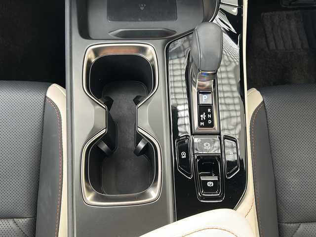 レクサス ＮＸ 250 バージョンL 愛知県 2023(令5)年 0.9万km グラファイトブラックガラスフレーク /禁煙//ワンオーナー//メーカーナビ//フルセグ/BT/USB/Miracast/FM/AM//バック/サイドカメラ//純正20AW//黒白レザーシート//パワーバックドア//革巻ステアリング//ステアリングスイッチ//ステアリングヒーター//パドルシフト//全席シートヒーター//前席ベンチレーション//ワイヤレス充電//ビルトインETC2.0//アイドリングストップ//クリアランスソナー//LDA/PKSB/BSM/安心降車サポート//RCTR/PADA/RSA/ACC//フロアマット//トノカバー//AC100V//type-C充電//360°ドライブレコーダー//Gスカッフプレート//三眼LEDヘッドライト//フォグ//ヘッドライトウォッシャー//オートハイビーム//オートリトラウィンカーミラー//電動パーキング//オートホールド//ドライブモード//ECO/NORMAL/SPORT//プッシュスタート//防眩ルームミラー//新車時保証書//取扱説明書//スマートキー//スマートスペアキー/カードキー