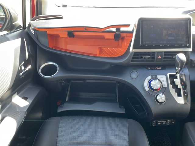 トヨタ シエンタ ファンベースG 沖縄県 2020(令2)年 2.1万km センシュアルレッドマイカ 純正ナビ・TV・Bluetooth・CD・DVD/両側パワースライドドア/ETC/全方位カメラ/ドライブレコーダー/シートヒーター/コーナーセンサー/オートライト/オートマチックハイビーム/衝突軽減システム/LEDヘッドライト/ステアリングスイッチ/ハンドルヒーター/ウィンカードアミラー/純正アルミ/スマートキー