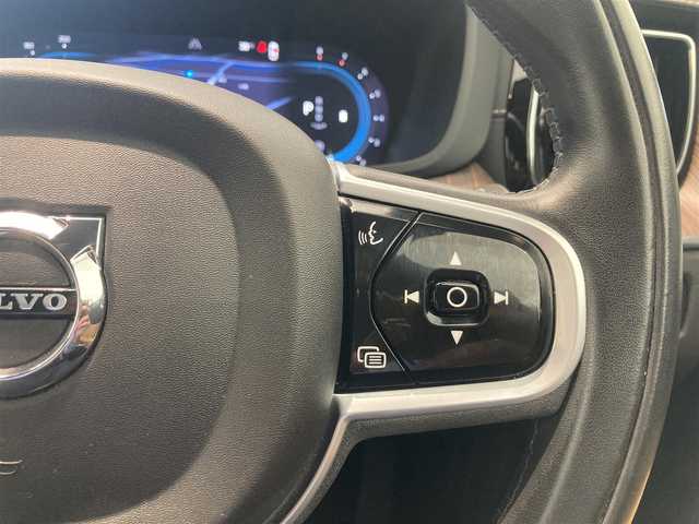 ボルボ ボルボ ＸＣ６０ B5 AWD インスクリプション 熊本県 2021(令3)年 4.1万km グレー ・スマートキー/・プッシュスタート/・パノラマサンルーフ/・PilotAssist/・レーンキープエイド/・前車発進通知/・ロードサインインフォメーション/・クルーズコントロール(追従式)/・茶革シート/・前席パワーシート/・前席エアシート /・全席シートヒーター /・ハンドルヒーター /・純正Googleナビ/　【Bluetooth・USB・AppleCarPlay・AndroidAuto】/・Bowers＆Wilkinsサウンドシステム/・全方位カメラ/・ETC/・ドライブレコーダー(前後録画)/・ヘッドアップディスプレイ/・ワイヤレス充電/・パワーバックドア/・LEDヘッドランプ/・LEDフォグランプ/・純正マット