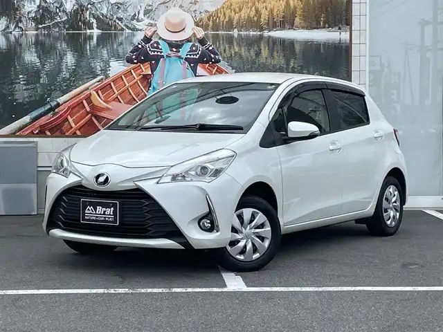 トヨタ ヴィッツ F 長野県 2017(平29)年 8.8万km ホワイトパールクリスタルシャイン ４ＷＤ/車載冬タイヤホイール付き/純正ナビ/Ｂカメラ/ＥＴＣ/ワンセグＴＶ/Ｂｌｕｅｔｏｏｔｈ/ドライブレコーダー/衝突被害軽減システム/車線逸脱警報機能/オートマチックハイビーム/純正ホイール