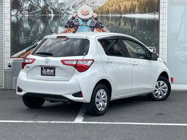 トヨタ ヴィッツ F 長野県 2017(平29)年 8.8万km ホワイトパールクリスタルシャイン ４ＷＤ/車載冬タイヤホイール付き/純正ナビ/Ｂカメラ/ＥＴＣ/ワンセグＴＶ/Ｂｌｕｅｔｏｏｔｈ/ドライブレコーダー/衝突被害軽減システム/車線逸脱警報機能/オートマチックハイビーム/純正ホイール
