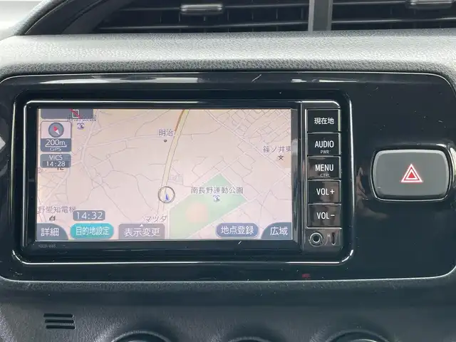 トヨタ ヴィッツ F 長野県 2017(平29)年 8.8万km ホワイトパールクリスタルシャイン ４ＷＤ/車載冬タイヤホイール付き/純正ナビ/Ｂカメラ/ＥＴＣ/ワンセグＴＶ/Ｂｌｕｅｔｏｏｔｈ/ドライブレコーダー/衝突被害軽減システム/車線逸脱警報機能/オートマチックハイビーム/純正ホイール
