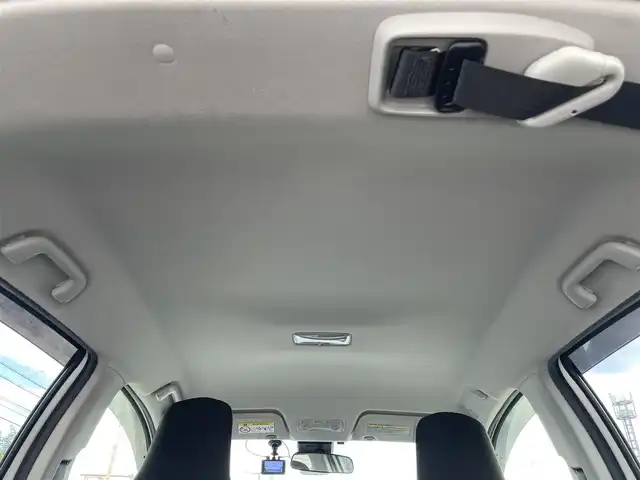 トヨタ ヴィッツ F 長野県 2017(平29)年 8.8万km ホワイトパールクリスタルシャイン ４ＷＤ/車載冬タイヤホイール付き/純正ナビ/Ｂカメラ/ＥＴＣ/ワンセグＴＶ/Ｂｌｕｅｔｏｏｔｈ/ドライブレコーダー/衝突被害軽減システム/車線逸脱警報機能/オートマチックハイビーム/純正ホイール