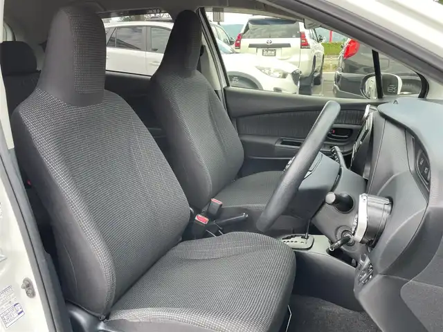 トヨタ ヴィッツ F 長野県 2017(平29)年 8.8万km ホワイトパールクリスタルシャイン ４ＷＤ/車載冬タイヤホイール付き/純正ナビ/Ｂカメラ/ＥＴＣ/ワンセグＴＶ/Ｂｌｕｅｔｏｏｔｈ/ドライブレコーダー/衝突被害軽減システム/車線逸脱警報機能/オートマチックハイビーム/純正ホイール