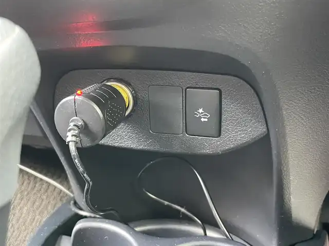 トヨタ ヴィッツ F 長野県 2017(平29)年 8.8万km ホワイトパールクリスタルシャイン ４ＷＤ/車載冬タイヤホイール付き/純正ナビ/Ｂカメラ/ＥＴＣ/ワンセグＴＶ/Ｂｌｕｅｔｏｏｔｈ/ドライブレコーダー/衝突被害軽減システム/車線逸脱警報機能/オートマチックハイビーム/純正ホイール