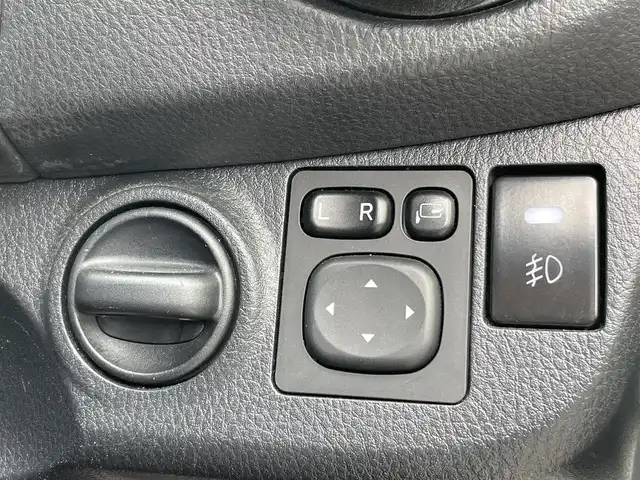 トヨタ ヴィッツ F 長野県 2017(平29)年 8.8万km ホワイトパールクリスタルシャイン ４ＷＤ/車載冬タイヤホイール付き/純正ナビ/Ｂカメラ/ＥＴＣ/ワンセグＴＶ/Ｂｌｕｅｔｏｏｔｈ/ドライブレコーダー/衝突被害軽減システム/車線逸脱警報機能/オートマチックハイビーム/純正ホイール
