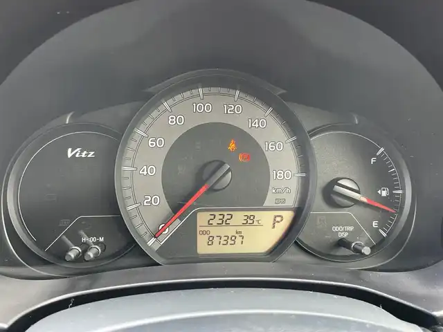 トヨタ ヴィッツ F 長野県 2017(平29)年 8.8万km ホワイトパールクリスタルシャイン ４ＷＤ/車載冬タイヤホイール付き/純正ナビ/Ｂカメラ/ＥＴＣ/ワンセグＴＶ/Ｂｌｕｅｔｏｏｔｈ/ドライブレコーダー/衝突被害軽減システム/車線逸脱警報機能/オートマチックハイビーム/純正ホイール