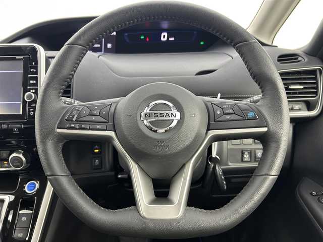 日産 セレナ e－パワー ハイウェイスター 千葉県 2018(平30)年 7.6万km ブリリアントシルバー 純正8型SDナビ/純正後席モニター/全方位カメラ　/プロパイロット　/両側電動スライドドア/シートヒーター　/ハンドルヒーター　/電子インナーミラー　/パーキングアシスト　/リアオートエアコン/LEDヘッドライト（オートライト付き）/電動格納サイドミラー/バックカメラ/アイドリングストップ/ウィンカーミラー/2列目キャプテンシート/ドアバイザー/プッシュスタート/ETC