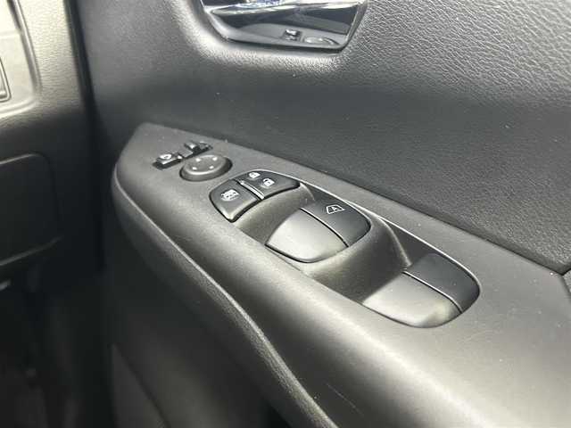 日産 セレナ e－パワー ハイウェイスター 千葉県 2018(平30)年 7.6万km ブリリアントシルバー 純正8型SDナビ/純正後席モニター/全方位カメラ　/プロパイロット　/両側電動スライドドア/シートヒーター　/ハンドルヒーター　/電子インナーミラー　/パーキングアシスト　/リアオートエアコン/LEDヘッドライト（オートライト付き）/電動格納サイドミラー/バックカメラ/アイドリングストップ/ウィンカーミラー/2列目キャプテンシート/ドアバイザー/プッシュスタート/ETC